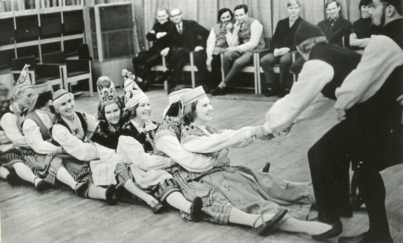 Folk dance ensemble Leigars  401 item 7PPZ4