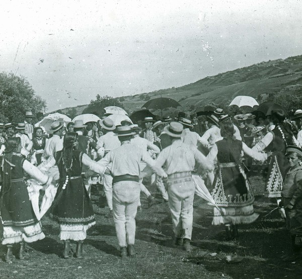 Folk dance in Sofia region
